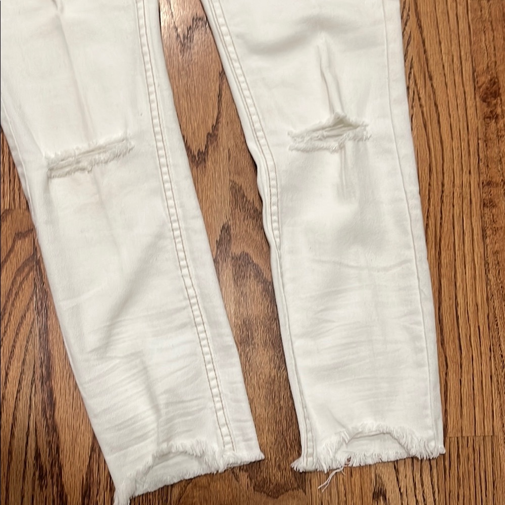 Free People White Ankle Cropped Jeans with Distressed Hem/knees - Picture 4 of 10